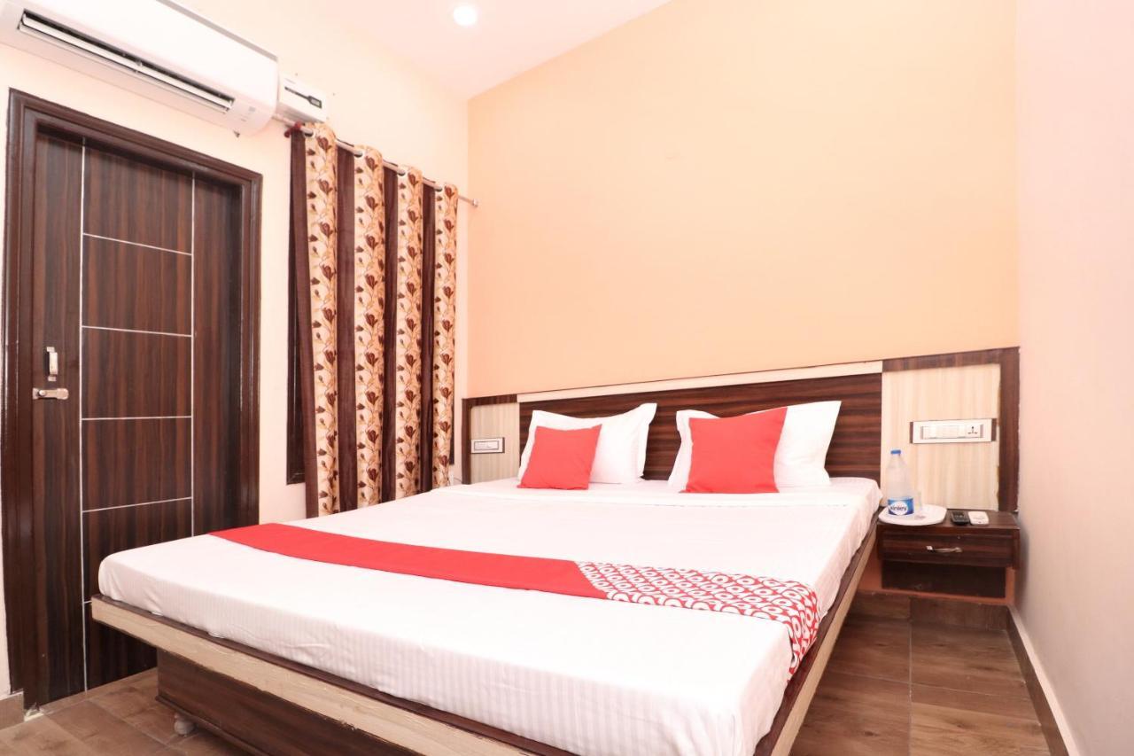 Vaccinated Staff- Oyo 15127 Pryag Guest House Jalandhar Exterior photo