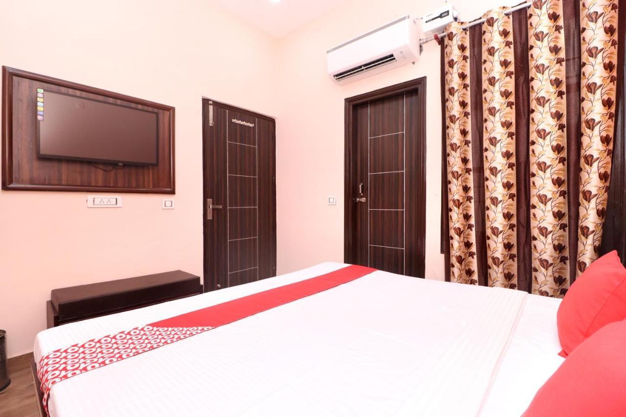 Vaccinated Staff- Oyo 15127 Pryag Guest House Jalandhar Exterior photo