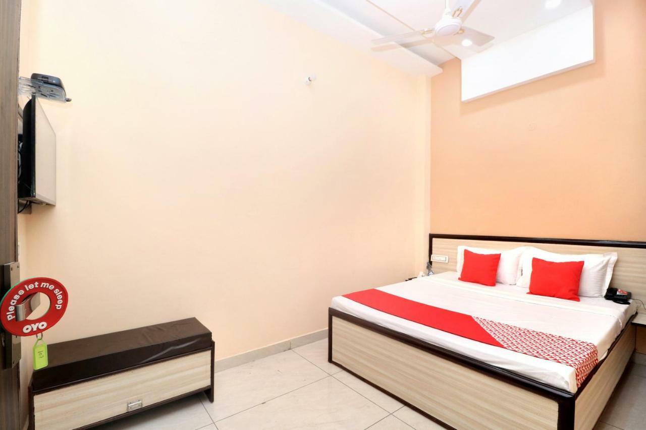Vaccinated Staff- Oyo 15127 Pryag Guest House Jalandhar Exterior photo
